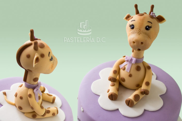 Topper figura Jirafa bebé Ponqué Pastel Torta personalizada niño o niña en Bogotá